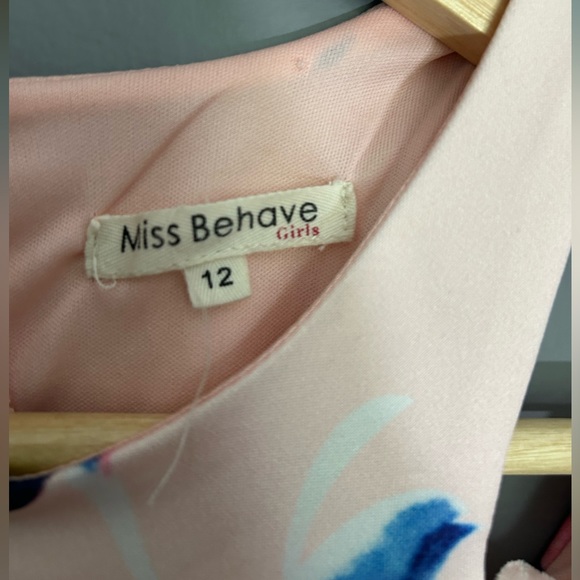 Floral dress. - Picture 2 of 3